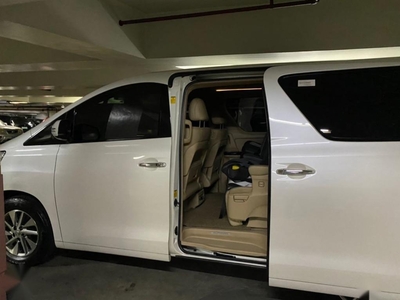 Pearl White Toyota Alphard 2013 for sale in Makati