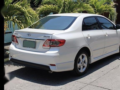 Pearl White Toyota Corolla altis 2012 for sale in Quezon City