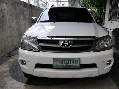 Pearl White Toyota Fortuner 2007 for sale in Manila