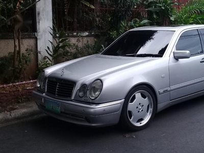 Pearlwhite Mercedes-Benz E500 1997 for sale in Manila