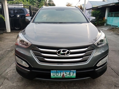 Sell 2013 Hyundai Santa Fe in Makati