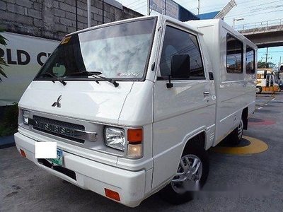 Sell White 2014 Mitsubishi L300 at 28000 km