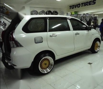 Sell White 2016 Toyota Avanza in Manila