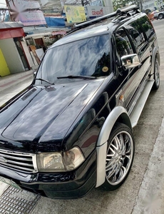 Selling Black Ford Everest 2004 in San Mateo