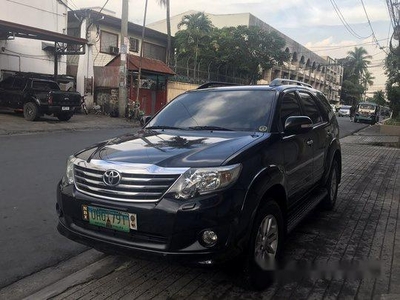 Selling Black Toyota Fortuner 2013 at 24952 km