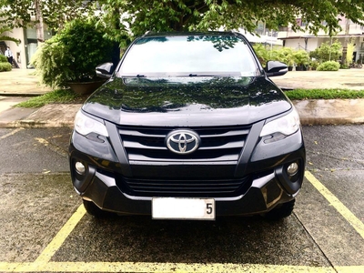 Selling Black Toyota Fortuner 2017 in Makati