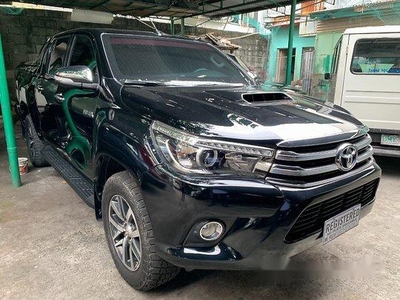 Selling Black Toyota Hilux 2017 at 43000 km