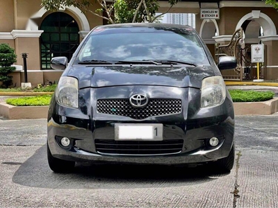 Selling Black Toyota Yaris 2008
