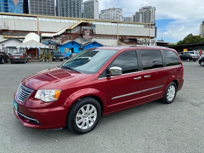 Selling Chrysler Town And Country 2013