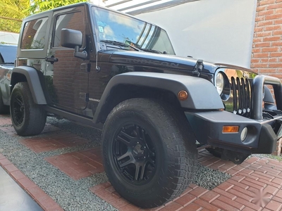Selling Jeep Wrangler rubicon 2010 in Pasig