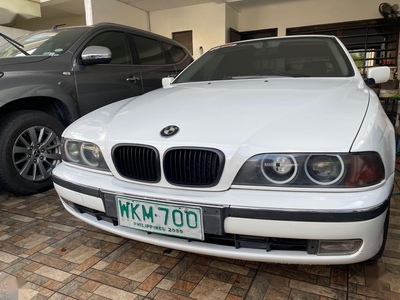 Selling Pearl White Bmw 520I 2000 in Pasay