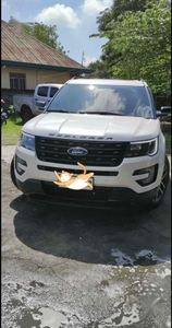 Selling Pearl White Ford Explorer 2017 in Magalang