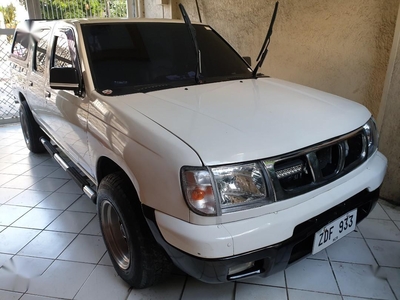 Selling Pearl White Nissan Frontier 2006 in Pateros