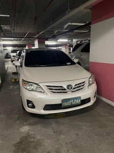 Selling Pearl White Toyota Corolla Altis 2013 in Pasay