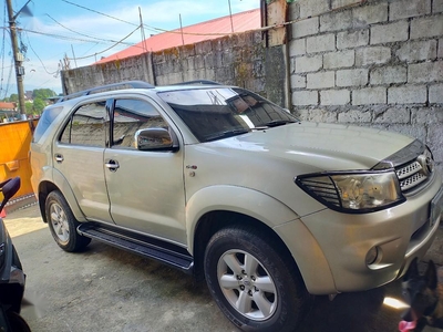 Selling Pearl White Toyota Fortuner 2011 in Quezon