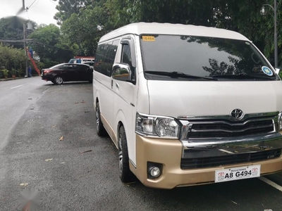 Selling Pearl White Toyota Hiace Super Grandia 2019 in Manila