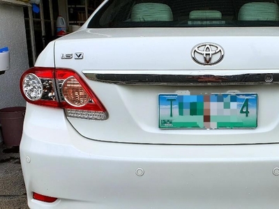 Selling Pearlwhite Toyota Corolla Altis 2012 in Muntinlupa