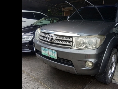 Selling Silver Toyota Fortuner 2011 in Cainta