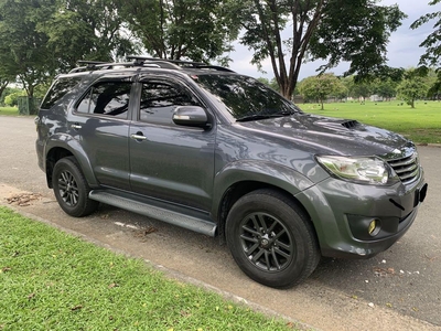 Selling Toyota Fortuner 2013