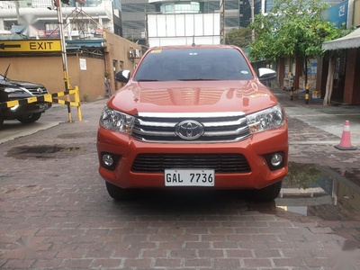Selling Toyota Hilux 2019