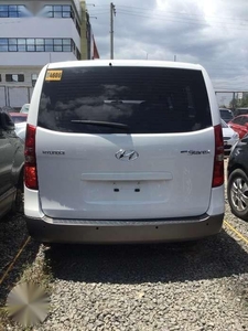 Selling White Hyundai Starex 2017 in Cainta