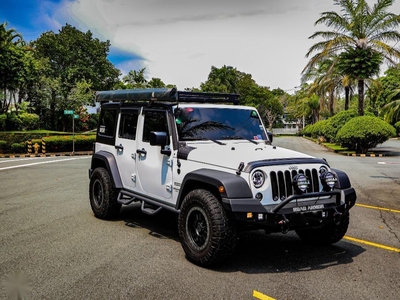 Selling White Jeep Wrangler for sale in Makati