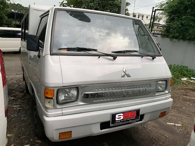 Selling White Mitsubishi L300 2017 in Quezon