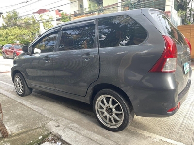 Selling White Toyota Avanza 2013 in Quezon City
