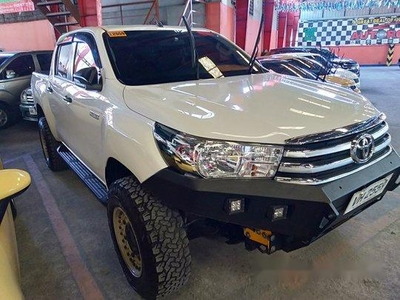 Selling White Toyota Hilux 2016 Automatic Diesel