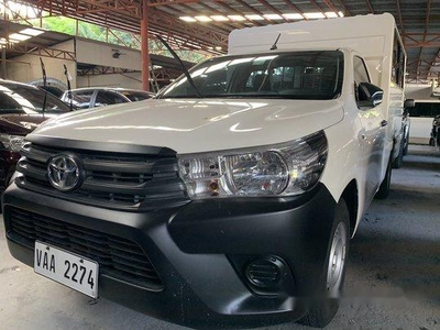 Selling White Toyota Hilux 2017 at 28000 km