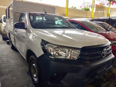 Selling White Toyota Hilux 2018 Manual Diesel