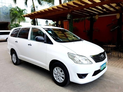 Selling White Toyota Innova 2013 SUV / MPV in Manila