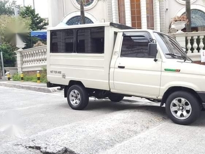 Selling White Toyota tamaraw for sale in Manila