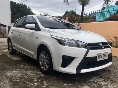 Selling White Toyota Yaris 2015 in Valenzuela
