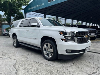 White Chevrolet Suburban 2019 for sale in Automatic