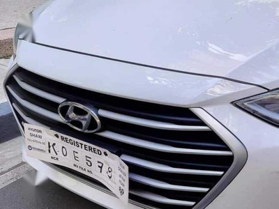 White Hyundai Elantra 2019 for sale in Manual