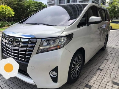 White Toyota Alphard 2018 for sale