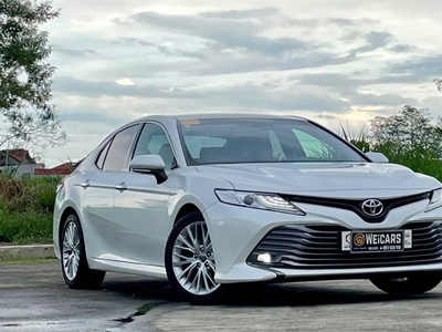 White Toyota Camry 2019 for sale Automatic