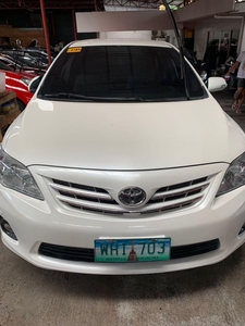 White Toyota Corolla Altis 2013 for sale in Quezon City