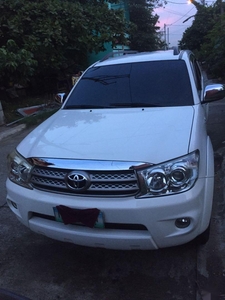 White Toyota Fortuner 2010 for sale in Manila