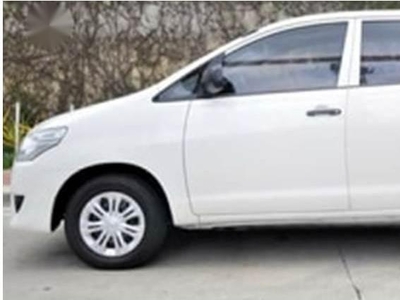 White Toyota Innova for sale in Mandaluyong
