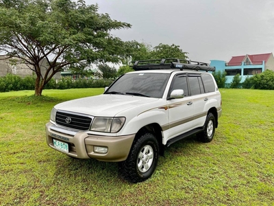 White Toyota Land Cruiser 2000 for sale in Las Piñas