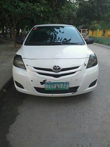 White Toyota Vios 2012 at 77000 km for sale