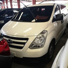Selling White Hyundai Starex 2017 Van in Manila