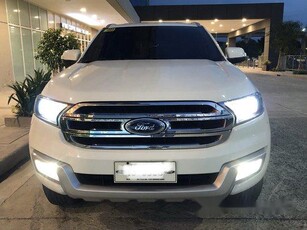 White Ford Everest 2016 at 28000 km for sale