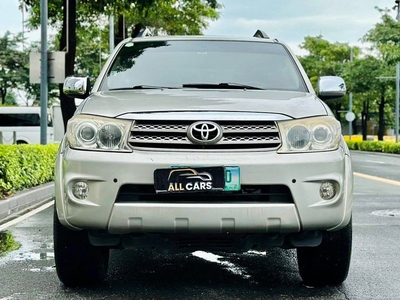Sell White 2010 Toyota Fortuner in Makati