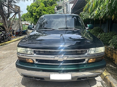 Selling White Chevrolet Suburban 2004 in Bacoor