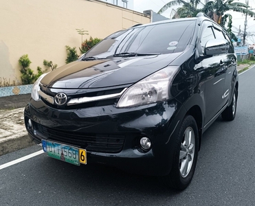 Selling White Toyota Avanza 2012 in Manila