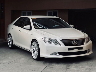 Selling White Toyota Camry 2014 in Muntinlupa