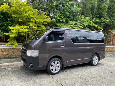 Selling White Toyota Hiace 2018 in Quezon City
